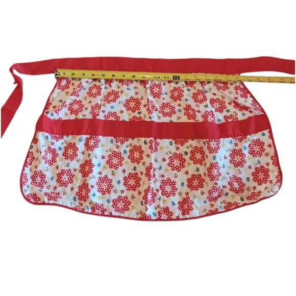 Vtg Half Apron Cotton Tieback Red White Floral 2 Pockets 60s Size Small Or Child - Picture 8 of 11